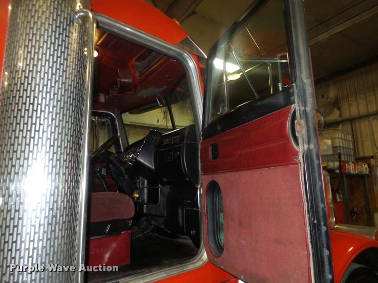 image for item DA0523 2003 Peterbilt 379 semi truck