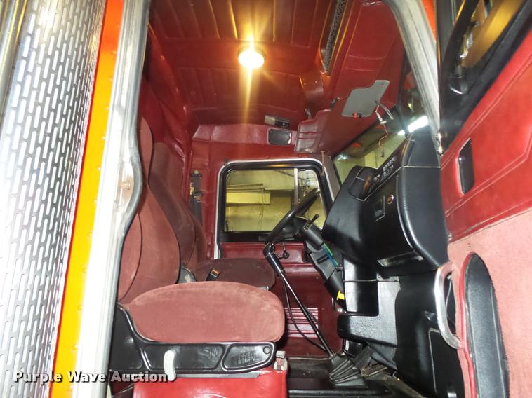 image for item DA0523 2003 Peterbilt 379 semi truck