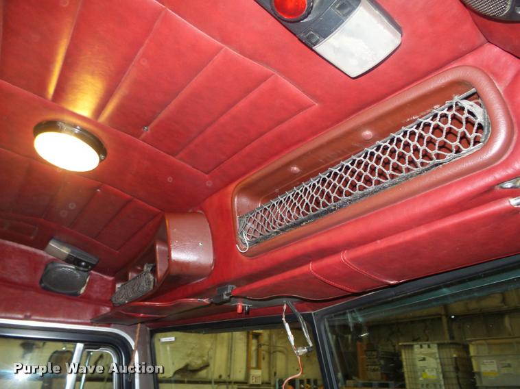 image for item DA0523 2003 Peterbilt 379 semi truck