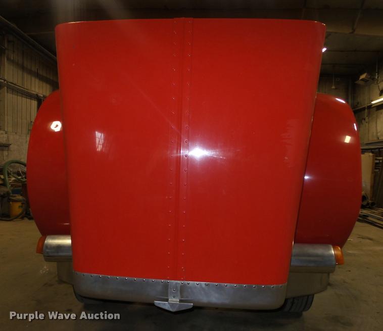 image for item DA0523 2003 Peterbilt 379 semi truck