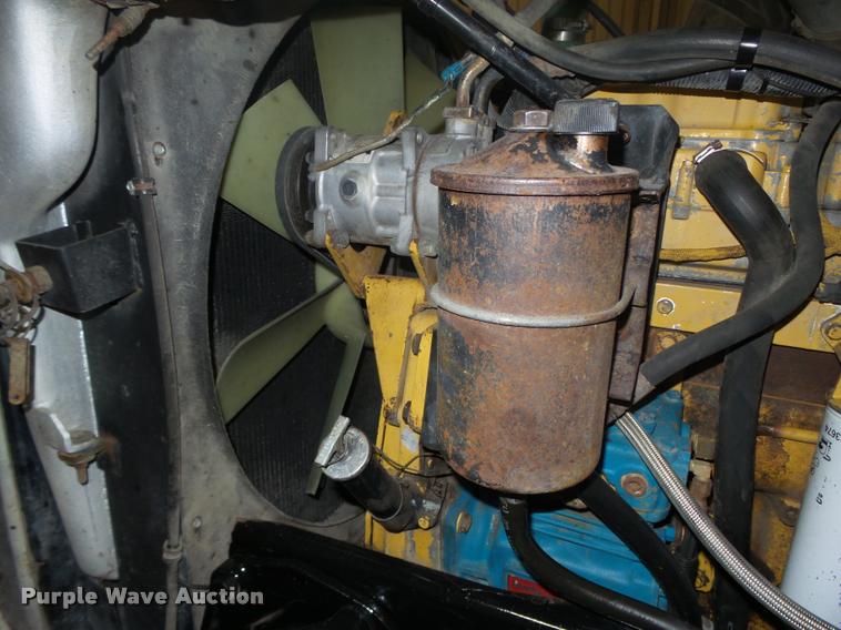 image for item DA0523 2003 Peterbilt 379 semi truck