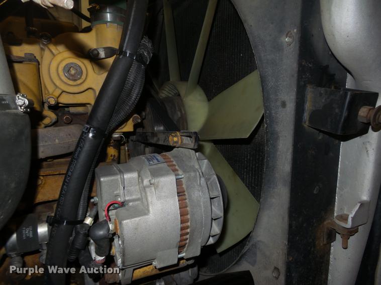 image for item DA0523 2003 Peterbilt 379 semi truck