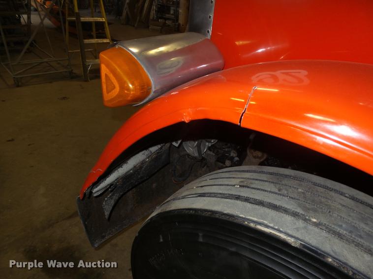 image for item DA0523 2003 Peterbilt 379 semi truck