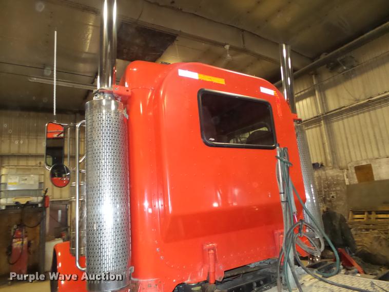 image for item DA0523 2003 Peterbilt 379 semi truck