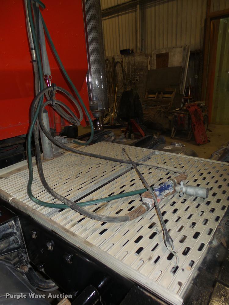 image for item DA0523 2003 Peterbilt 379 semi truck