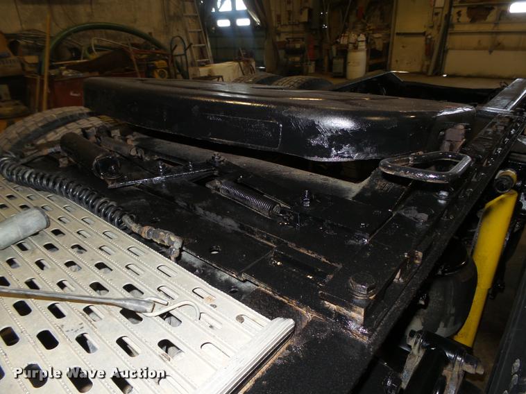 image for item DA0523 2003 Peterbilt 379 semi truck