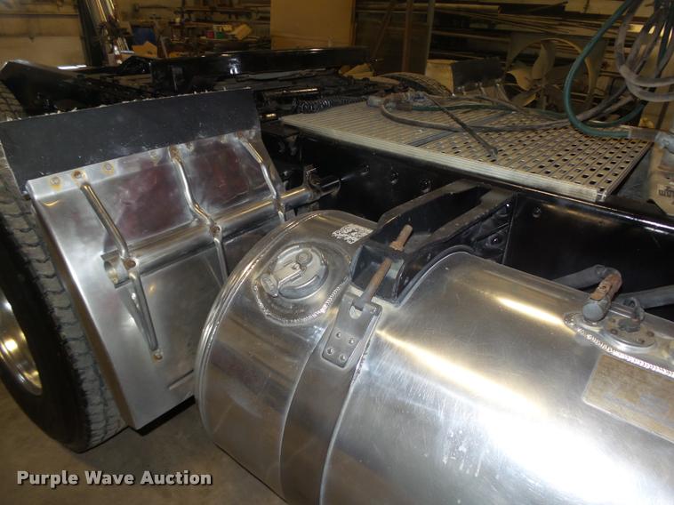 image for item DA0523 2003 Peterbilt 379 semi truck