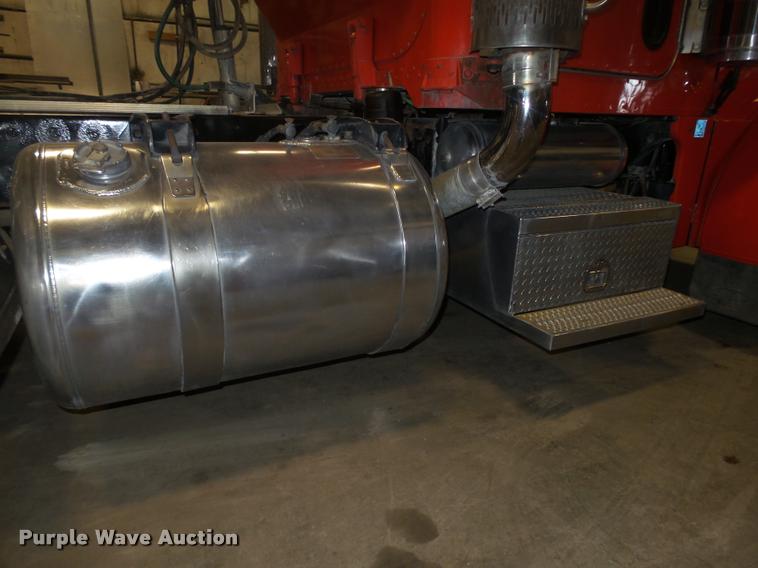 image for item DA0523 2003 Peterbilt 379 semi truck