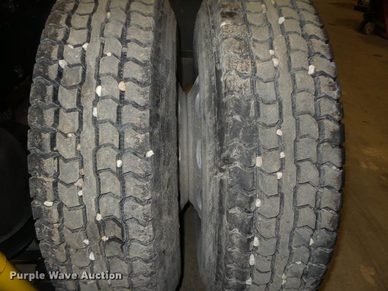 image for item DA0523 2003 Peterbilt 379 semi truck