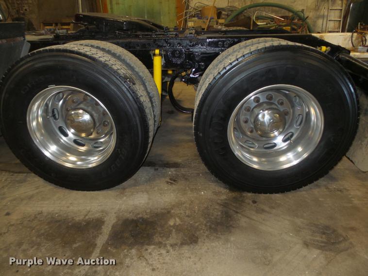 image for item DA0523 2003 Peterbilt 379 semi truck