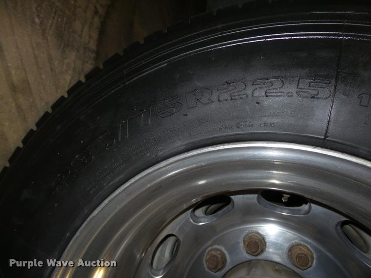 image for item DA0523 2003 Peterbilt 379 semi truck