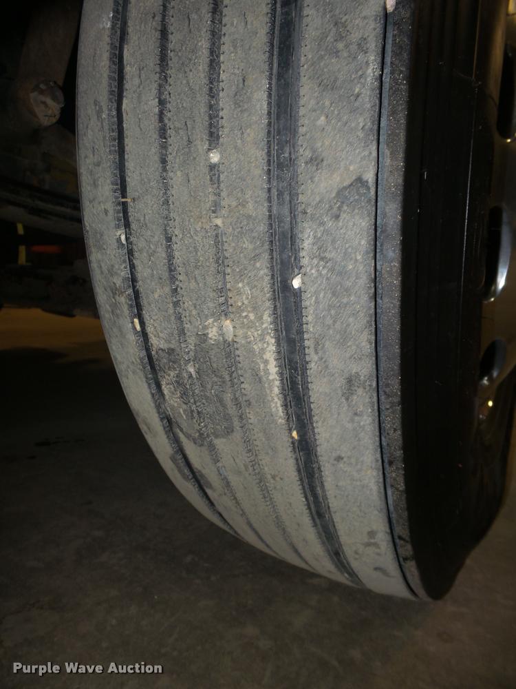 image for item DA0523 2003 Peterbilt 379 semi truck