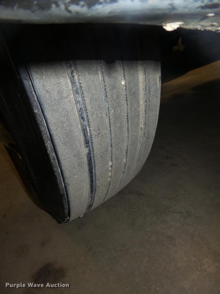 image for item DA0523 2003 Peterbilt 379 semi truck