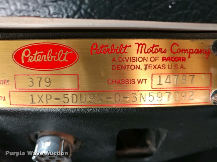 image for item DA0523 2003 Peterbilt 379 semi truck