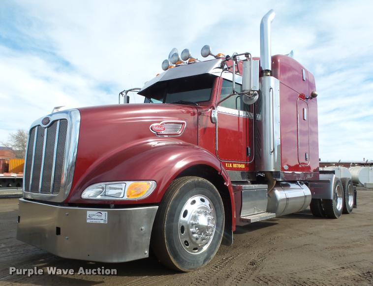 image for item DA0530 2009 Peterbilt 386 semi truck