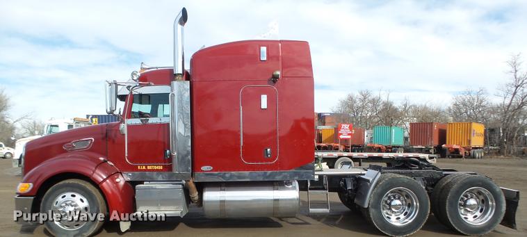 image for item DA0530 2009 Peterbilt 386 semi truck