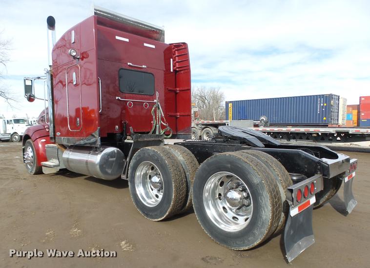 image for item DA0530 2009 Peterbilt 386 semi truck