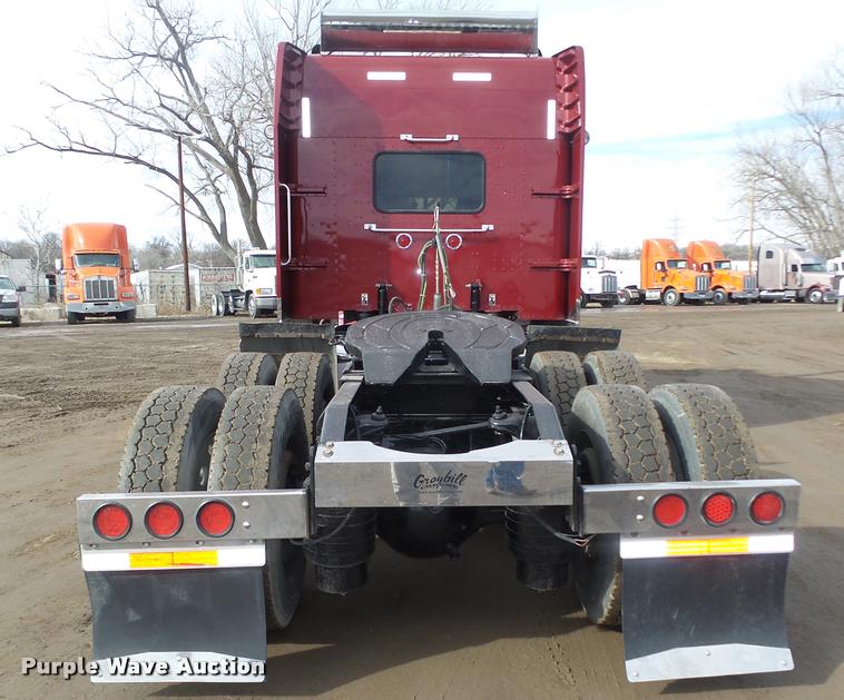 image for item DA0530 2009 Peterbilt 386 semi truck