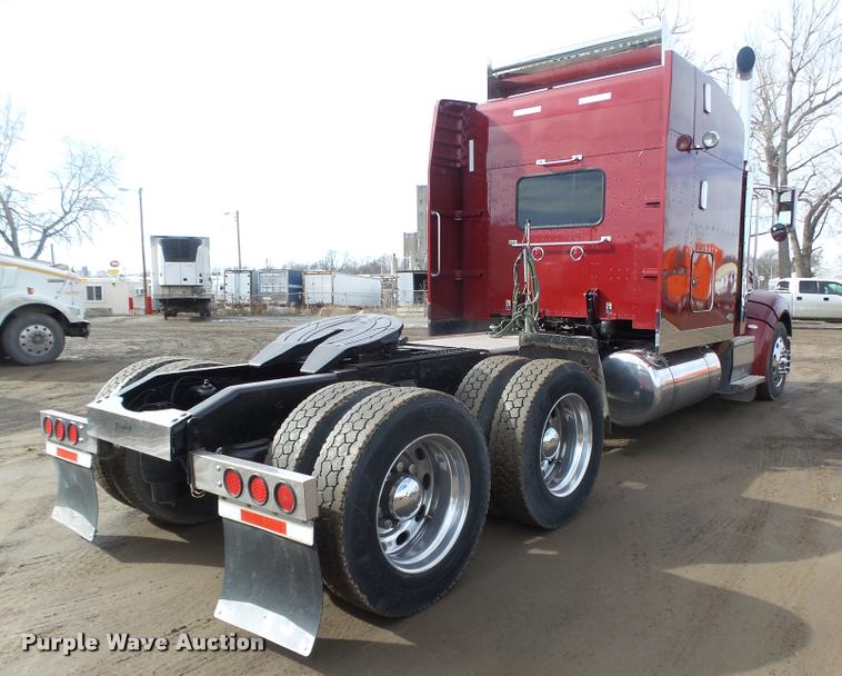 image for item DA0530 2009 Peterbilt 386 semi truck