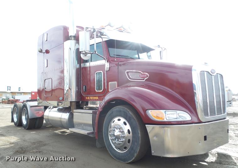 image for item DA0530 2009 Peterbilt 386 semi truck