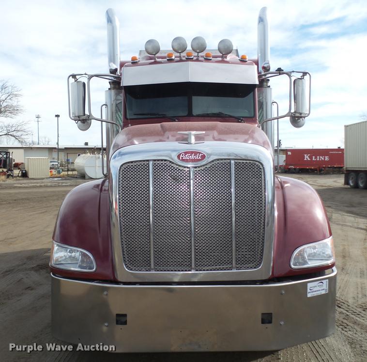image for item DA0530 2009 Peterbilt 386 semi truck