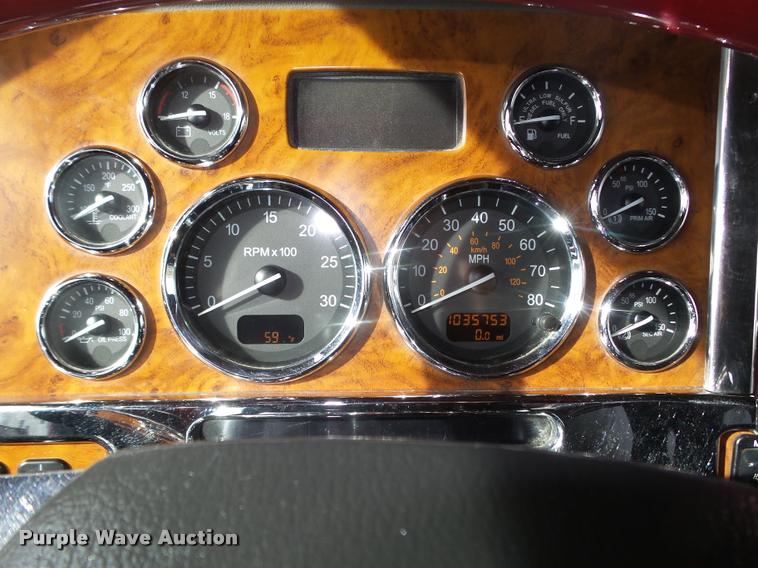 image for item DA0530 2009 Peterbilt 386 semi truck