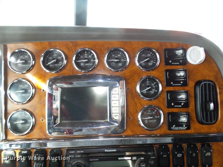image for item DA0530 2009 Peterbilt 386 semi truck