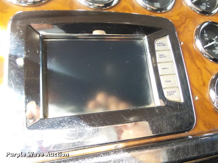 image for item DA0530 2009 Peterbilt 386 semi truck