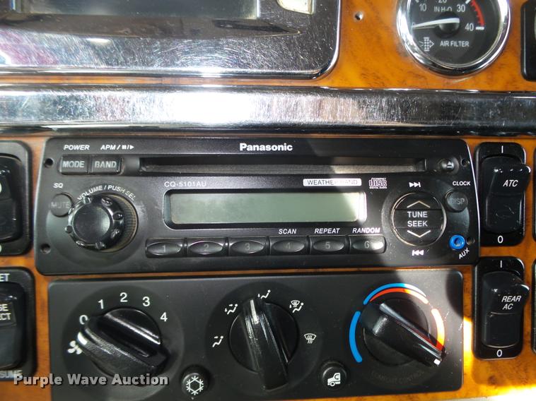 image for item DA0530 2009 Peterbilt 386 semi truck