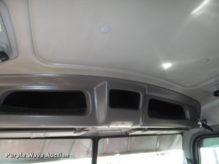 image for item DA0530 2009 Peterbilt 386 semi truck