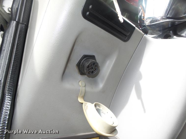 image for item DA0530 2009 Peterbilt 386 semi truck