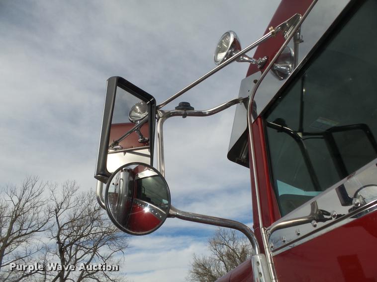 image for item DA0530 2009 Peterbilt 386 semi truck