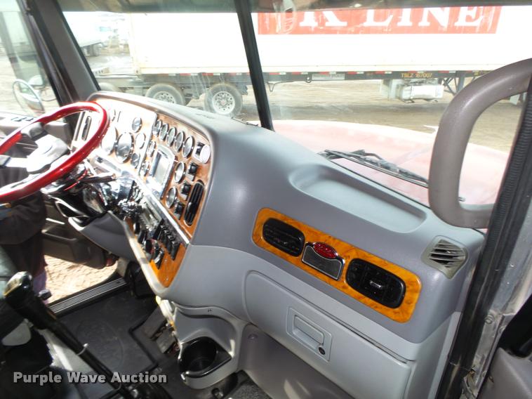 image for item DA0530 2009 Peterbilt 386 semi truck
