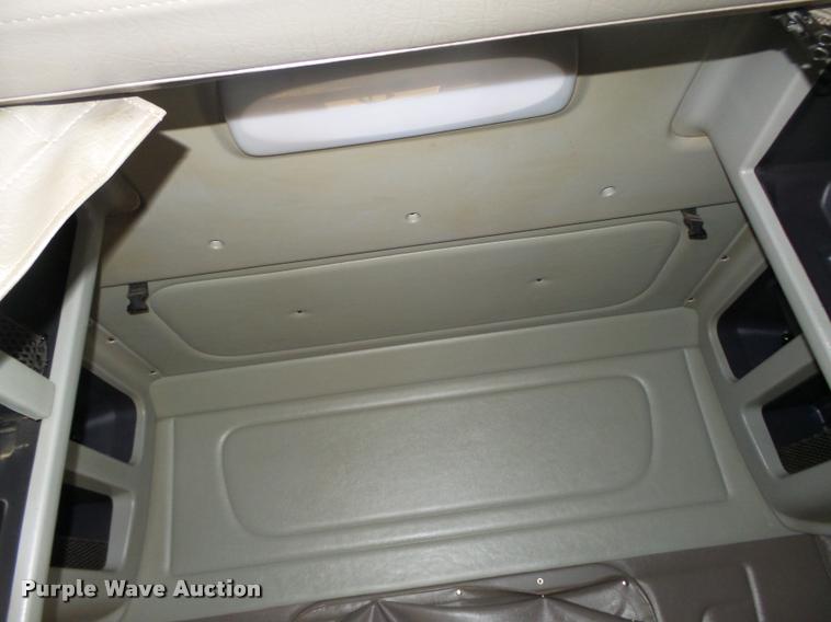 image for item DA0530 2009 Peterbilt 386 semi truck