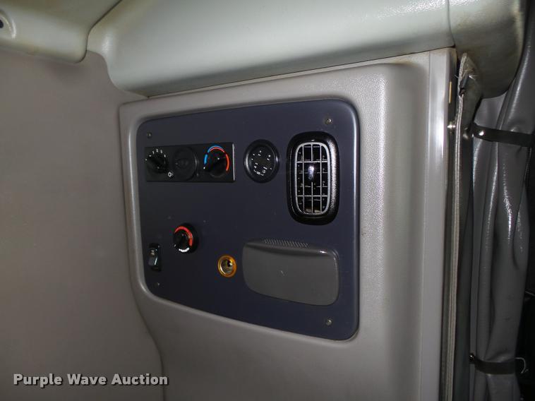 image for item DA0530 2009 Peterbilt 386 semi truck