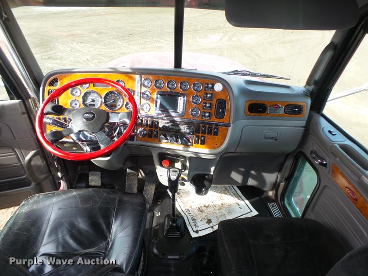 image for item DA0530 2009 Peterbilt 386 semi truck