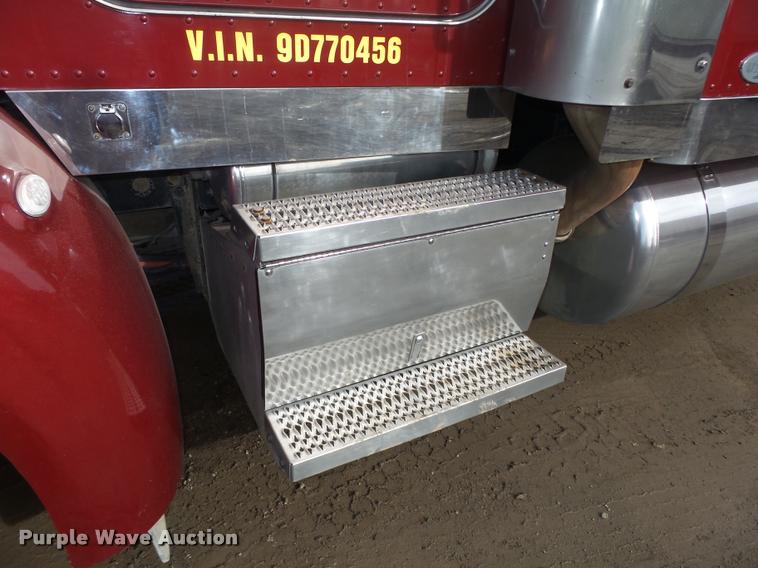 image for item DA0530 2009 Peterbilt 386 semi truck