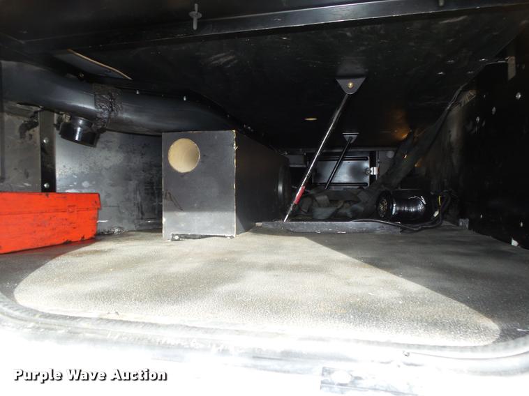 image for item DA0530 2009 Peterbilt 386 semi truck