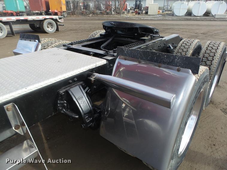 image for item DA0530 2009 Peterbilt 386 semi truck