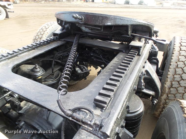 image for item DA0530 2009 Peterbilt 386 semi truck