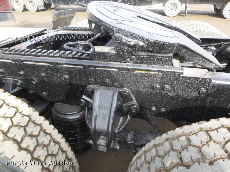 image for item DA0530 2009 Peterbilt 386 semi truck