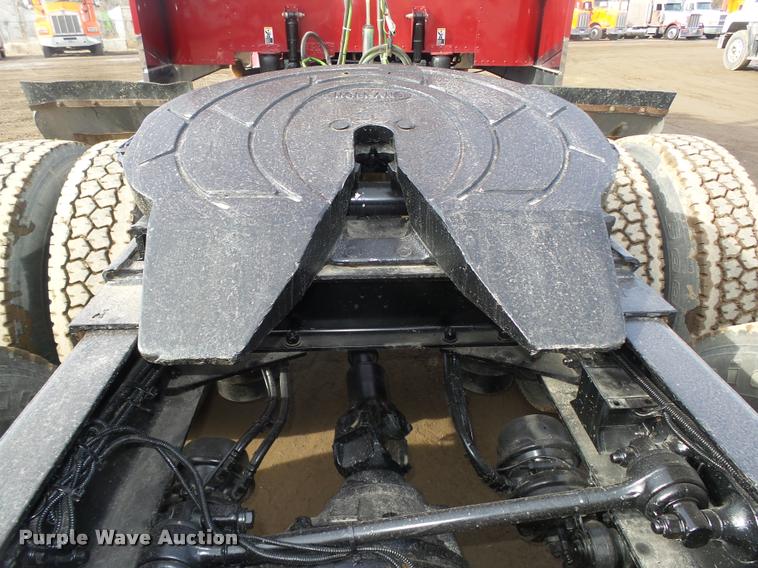 image for item DA0530 2009 Peterbilt 386 semi truck