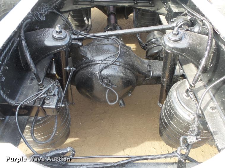 image for item DA0530 2009 Peterbilt 386 semi truck