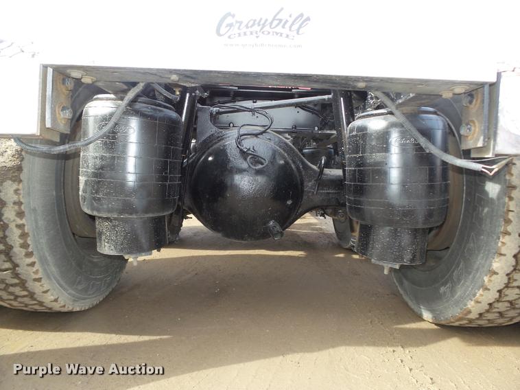 image for item DA0530 2009 Peterbilt 386 semi truck