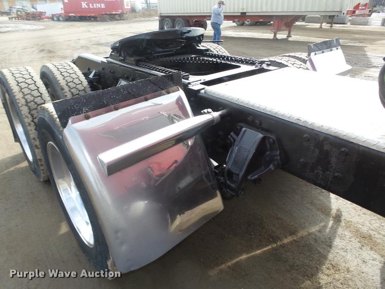 image for item DA0530 2009 Peterbilt 386 semi truck