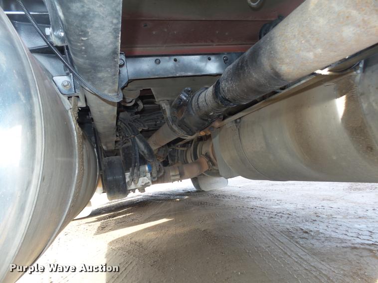 image for item DA0530 2009 Peterbilt 386 semi truck