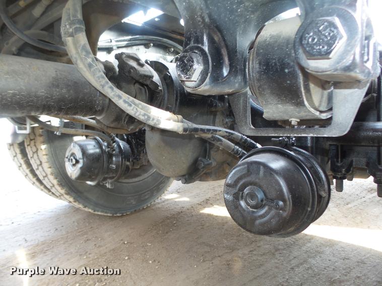 image for item DA0530 2009 Peterbilt 386 semi truck