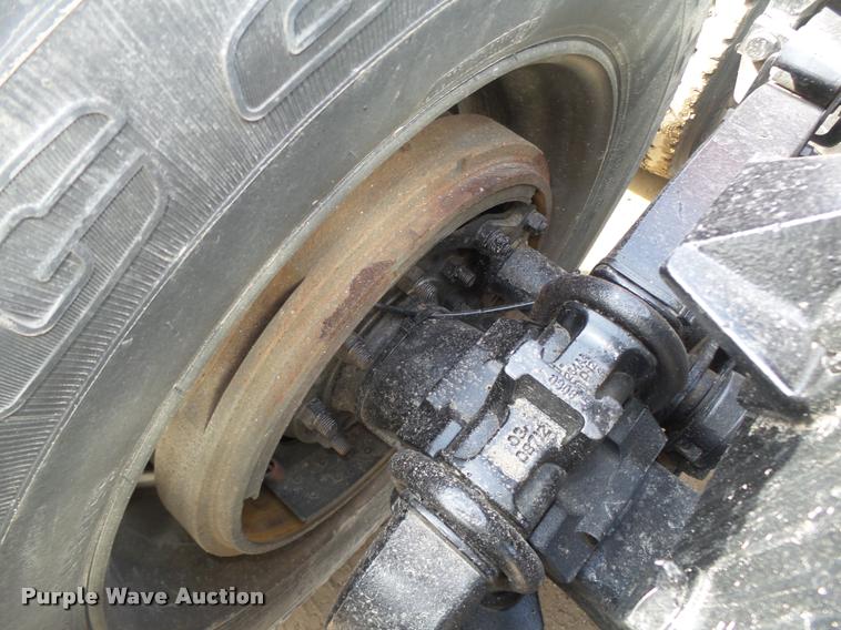 image for item DA0530 2009 Peterbilt 386 semi truck