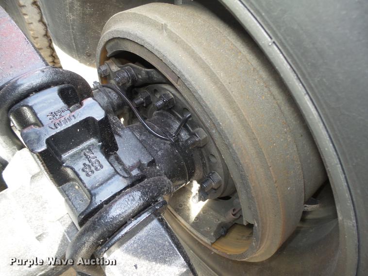 image for item DA0530 2009 Peterbilt 386 semi truck