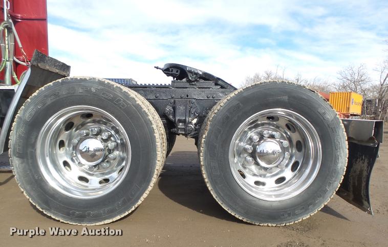 image for item DA0530 2009 Peterbilt 386 semi truck